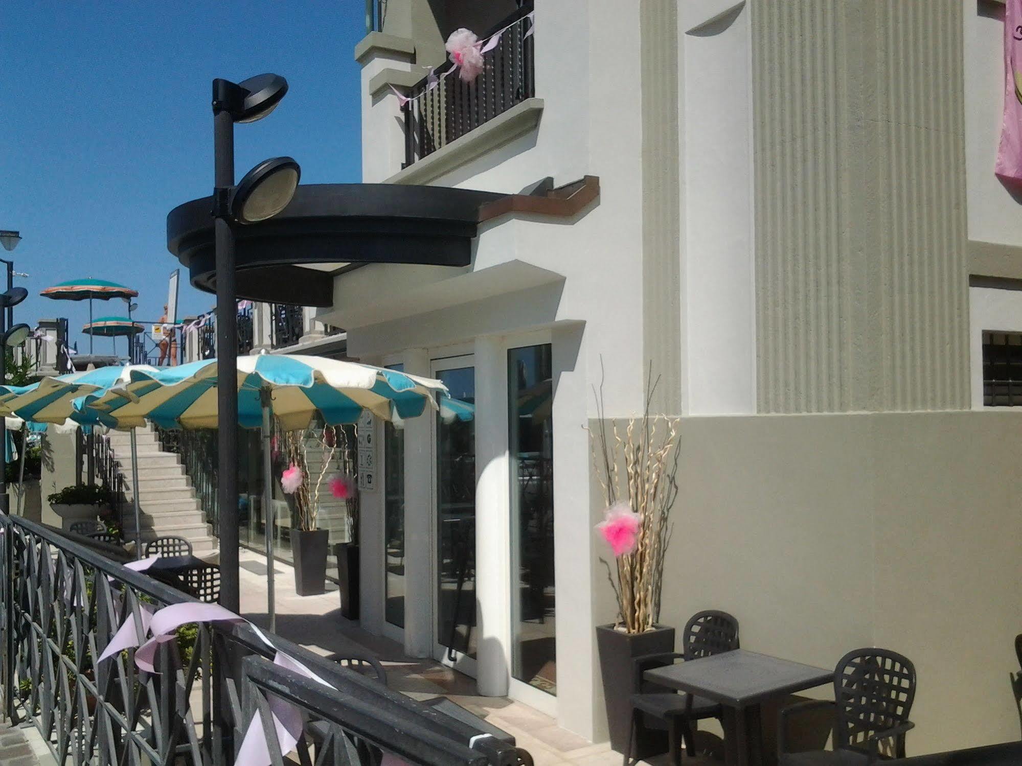 Hotel Sayonara Cattolica Exterior photo