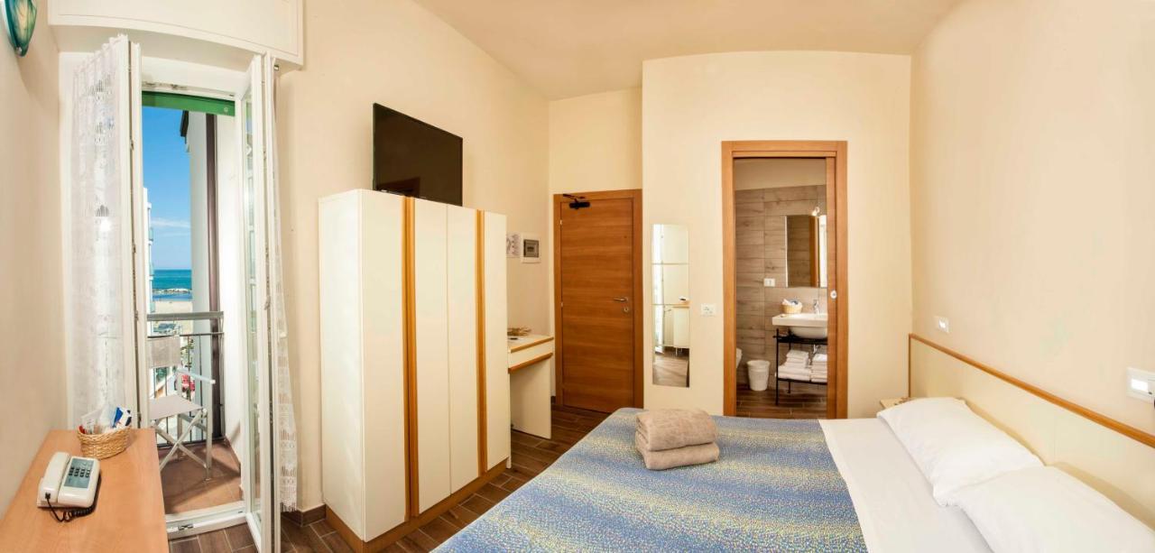 Hotel Sayonara Cattolica Exterior photo